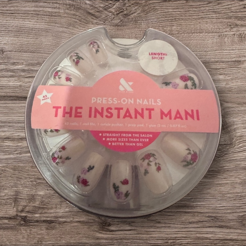Olive & June Instant Mani – Floral Design Press-On Nails | Short Length | NWT 🌸